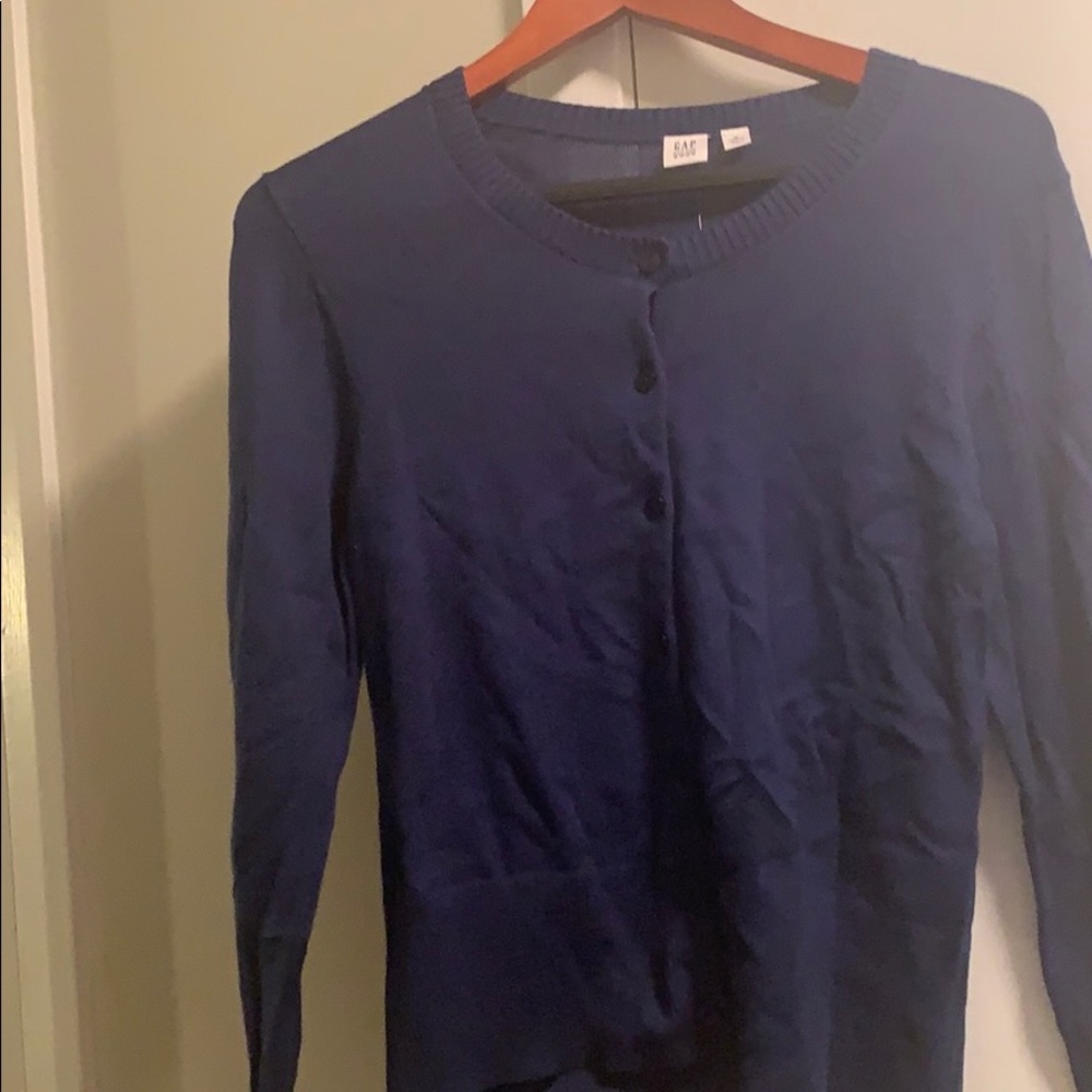 Gap sweater